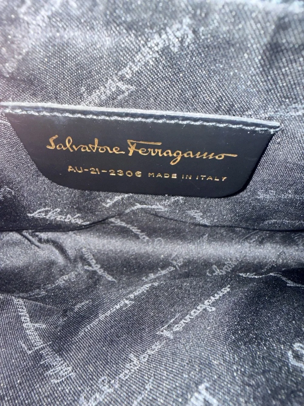 ⭐️RARE Salvatore Ferragamo Aqua Patent Gancini Pochette AU-21-2306